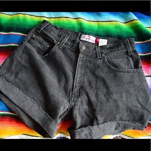 High waisted Levi black jean shorts